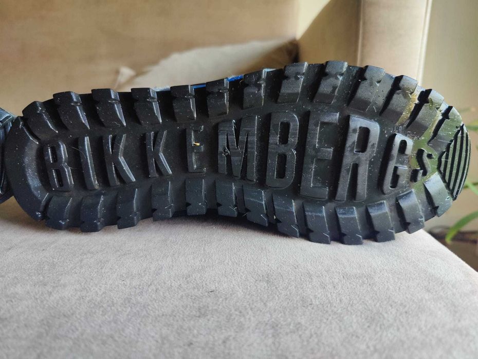 Sapatilhas Bikkembergs tam. 43 em excelente estado, com pequeno desgaste.