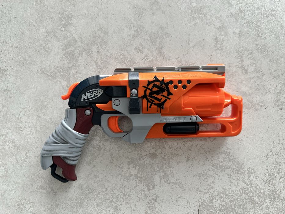 Rewolwer Nerf Zombie