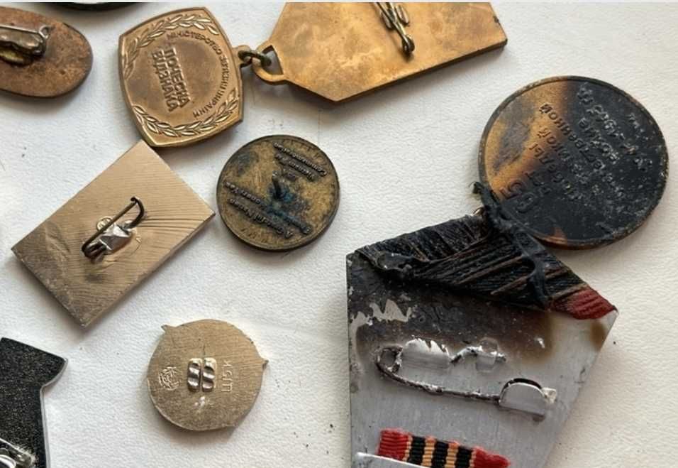 Значки різні продам