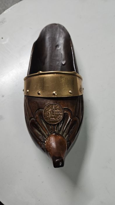 Armário e todo recheio. Peças muito antigas