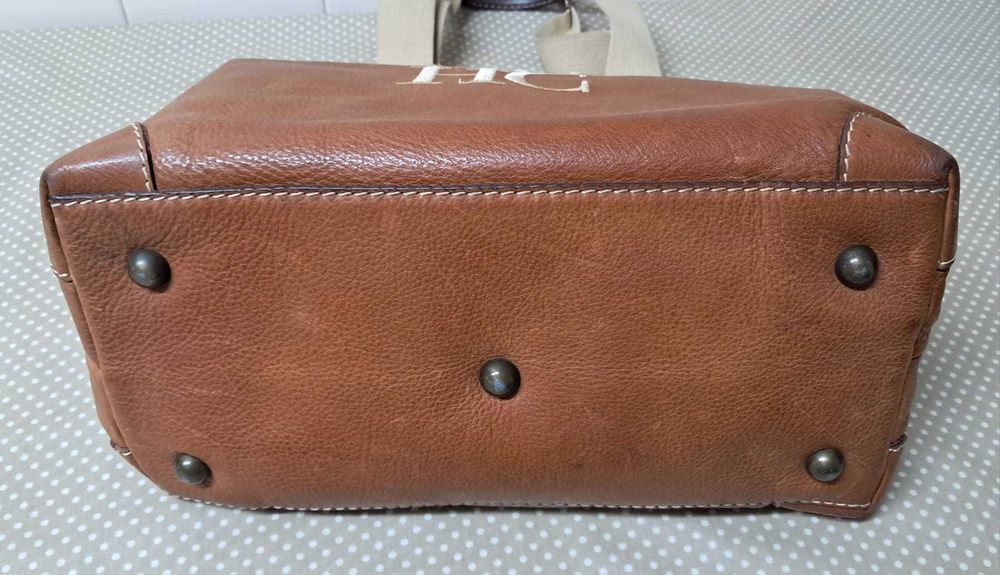 Mala Carolina Herrera original, cor camel em excelente estado