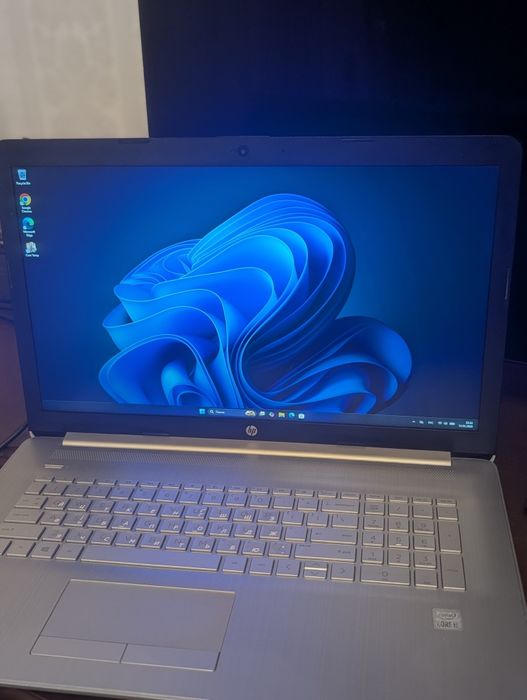 Hp 17.3 intel core i5 10210u, 12gb ram 256 gb ssd