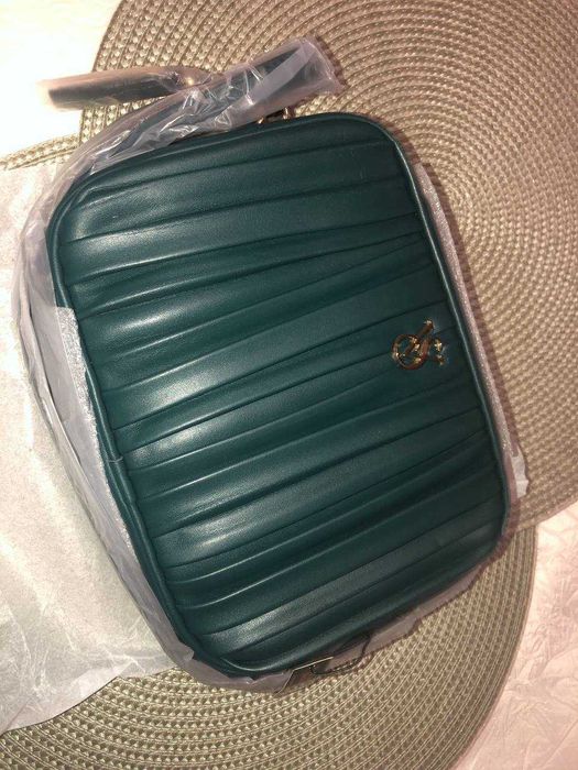 Сумка кросбоді  Victoria´s Secret. Оригінал. Нова. Black Ivy Pleated