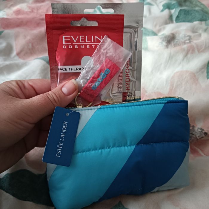 Estee lauder kosmetyczka plus dorzucam kilka gratisów