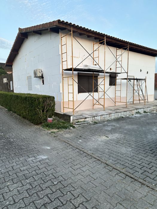 Capoto, estuque e pintura