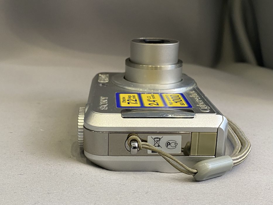 Цифровий фотоапарат SONY Cyber-Shot DSC-S700