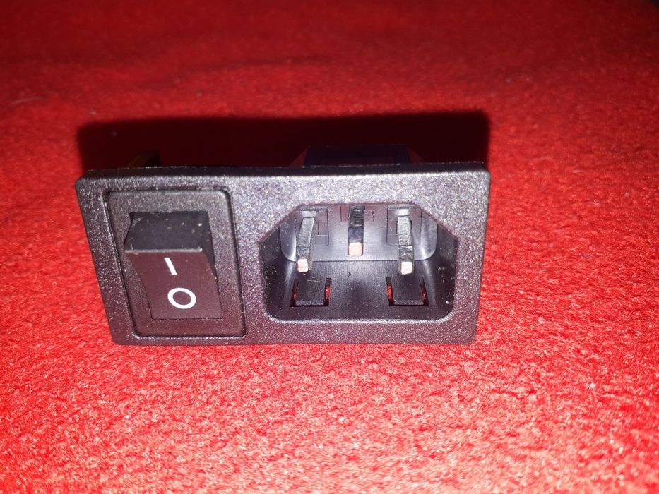 Gniazdo instalacyjne C14, męskie. 2 Sztuki