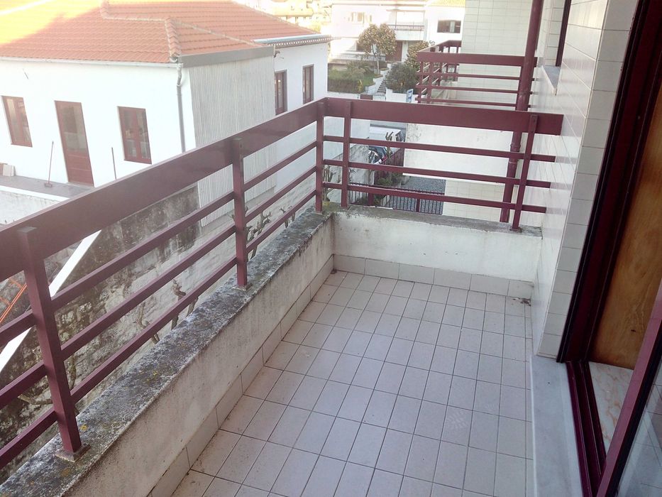 Arrendo T3+1 Monte dos Burgos