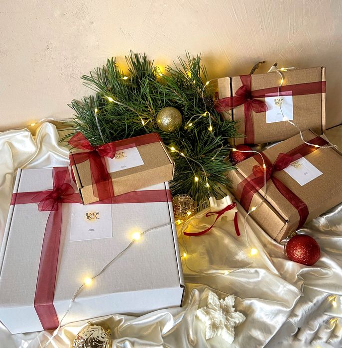 Подарунковий набір - крем-мед, настільний календар, соєва свічка, чай