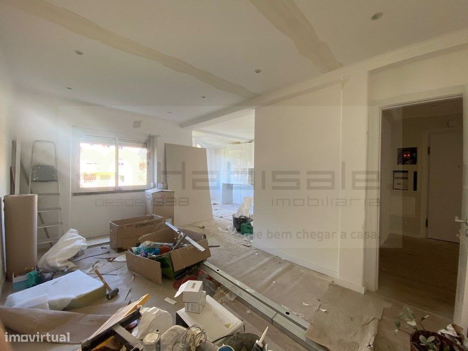 T3 Renovado com Suite | Excelente Localização | Amadora