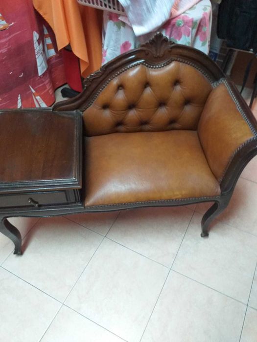 Mesa de telefone com cadeira de couro