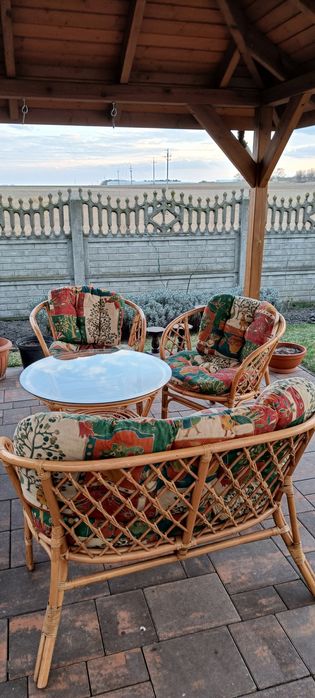 Komplet mebli bambusowy.