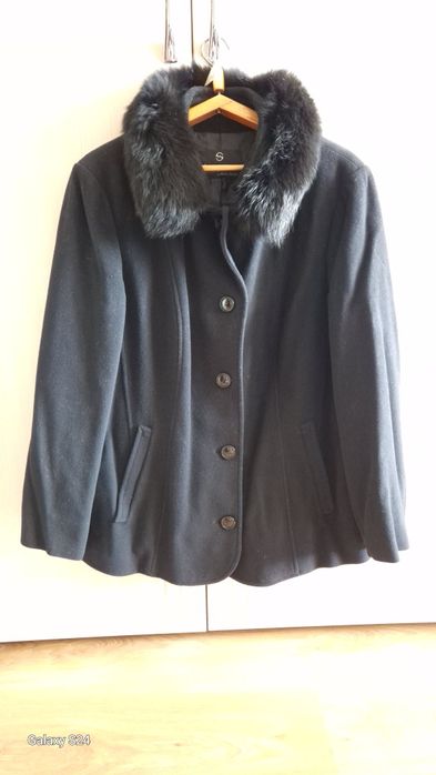 Жіноче укорочене пальто