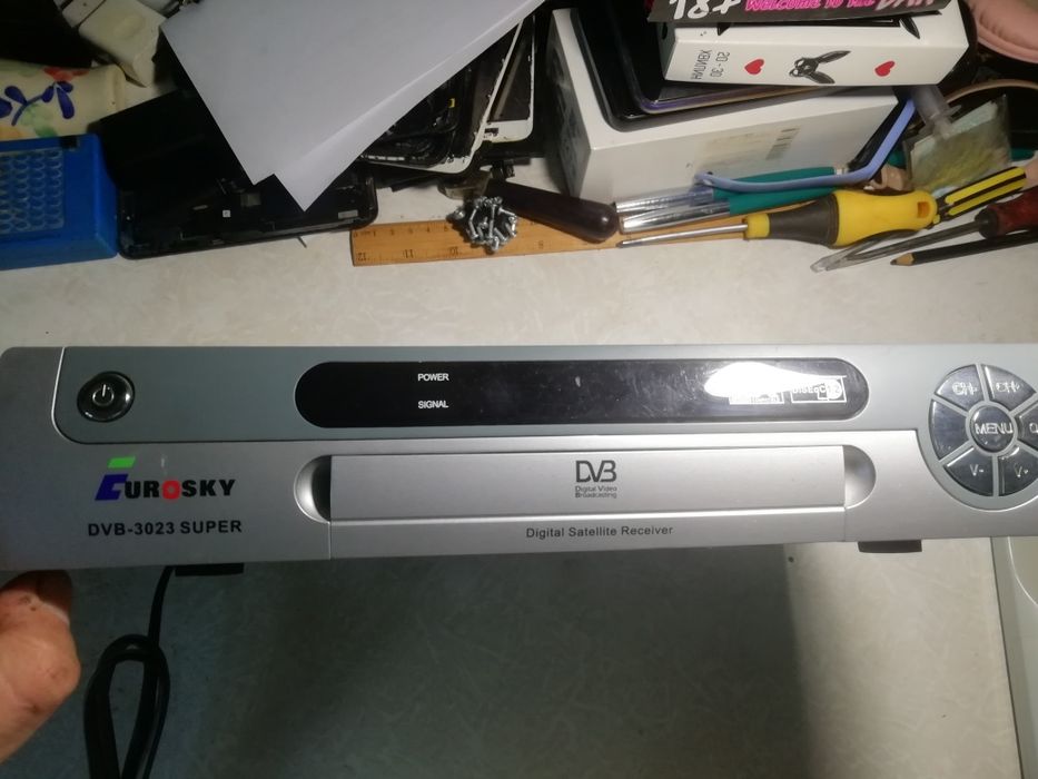 Тв-тюнер супутниковий з пультом