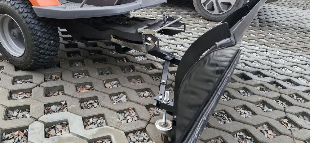 Pług do śniegu śnieżny husqvarna rider 316 AWD