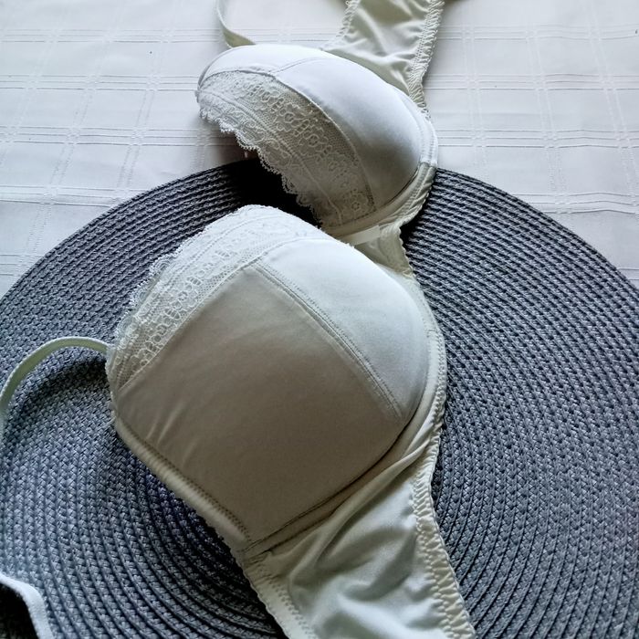 Biustonosz z kieszonkami na wkładki, duży, ecru Esotiq 65F