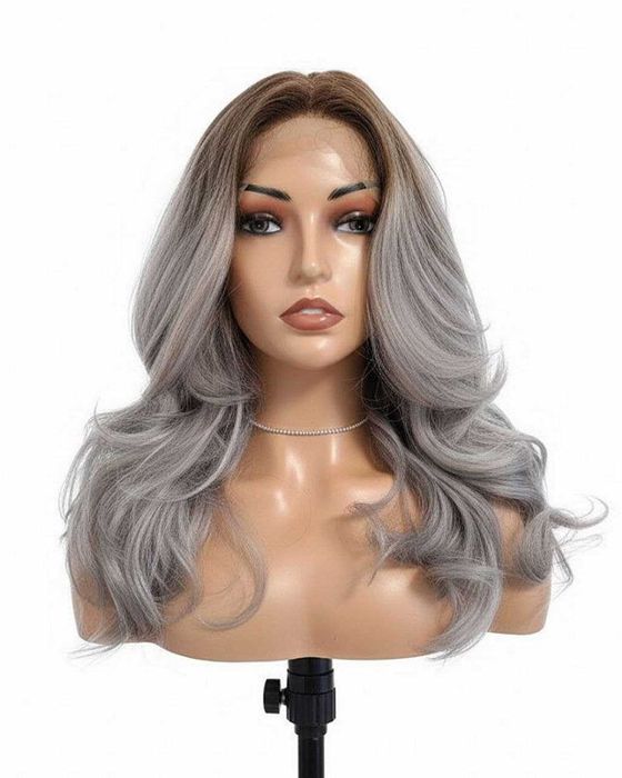 Peruka z koronką w odcieniu platynowego blond ombre