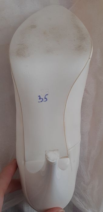 Продам туфлі лакові, білі. Розмір 35 -36