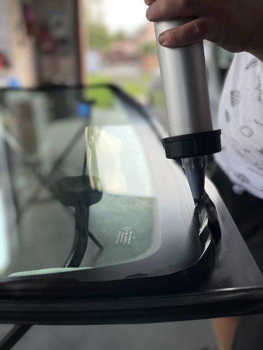 Заміна скла на будь-якому авто Гарантія 6 місяців Заміна на виїзді