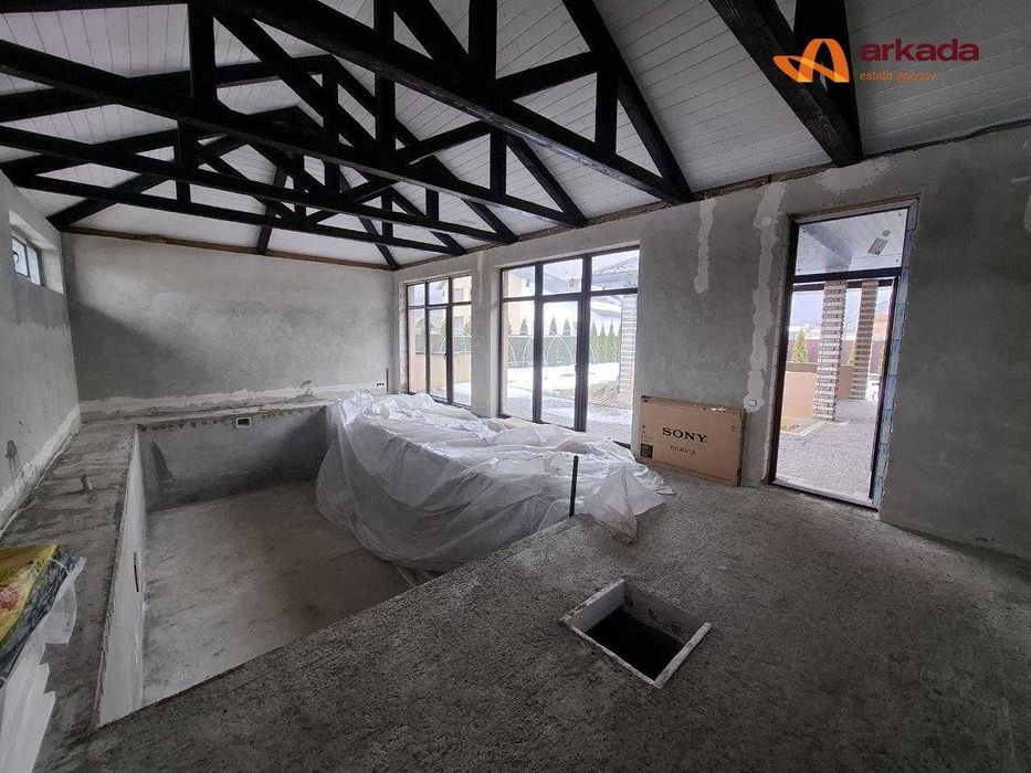 Просторий будинок із відпочинковим комплексом. Продаж