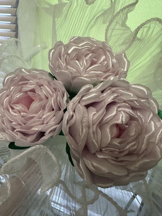 Квіти з атласної стрічки