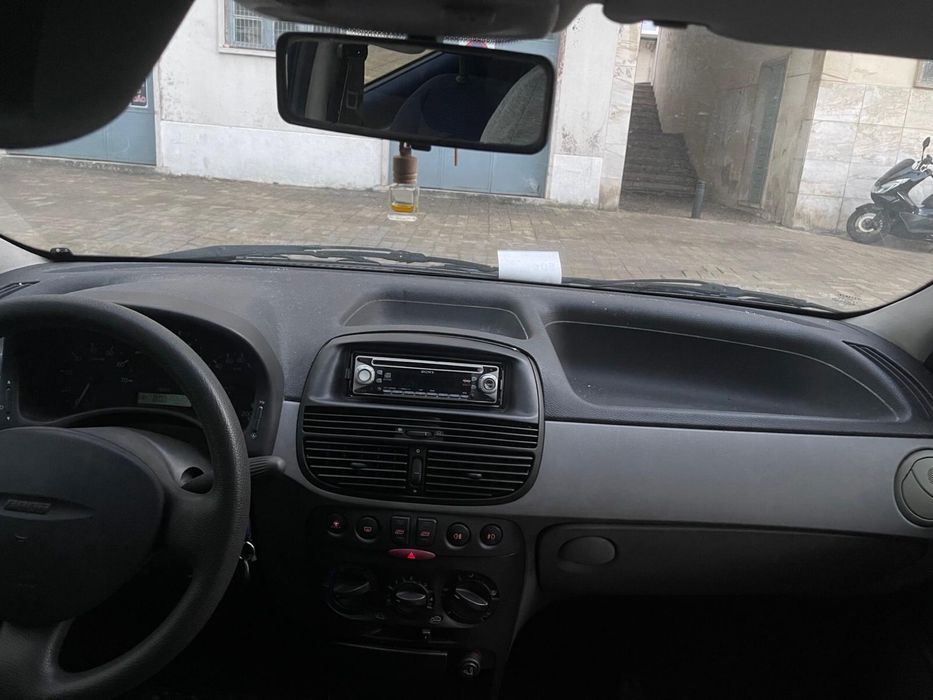 Carro punto ano 2000
