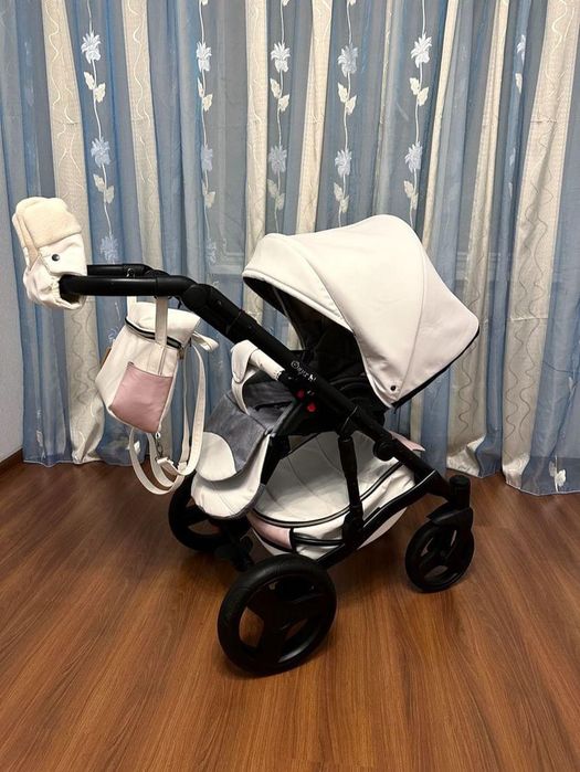 Візочок дитячий для дівчинки