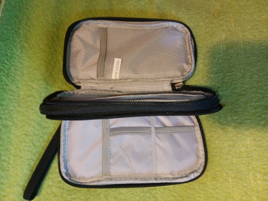 Продам сумку-органайзер для кабелей и зарядок