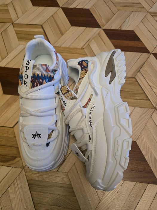 Białe sneakersy Rozmiar 42