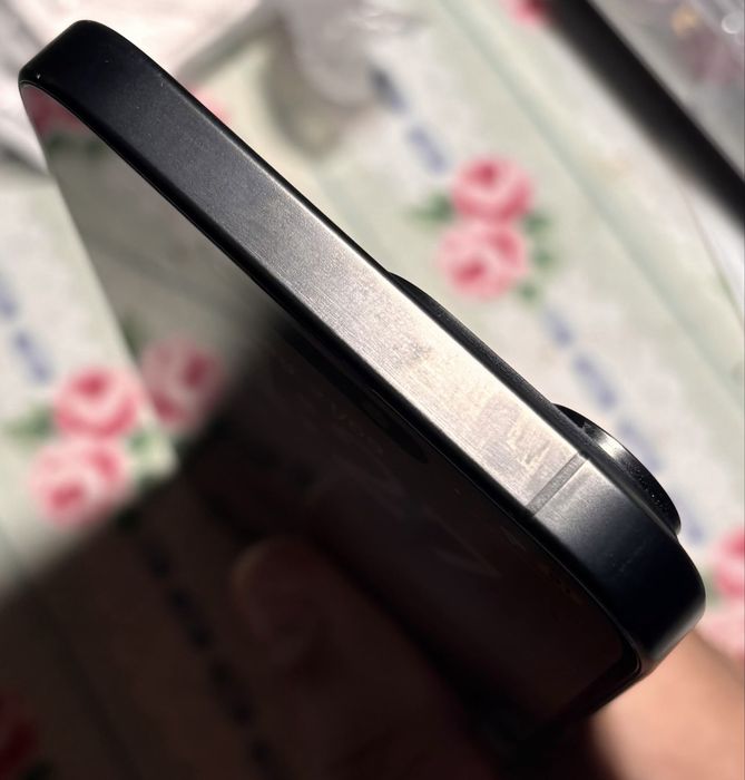 iPhone 15 Pro Max - Estado Imaculado + 2 Capas (Speck e Original) + caixa