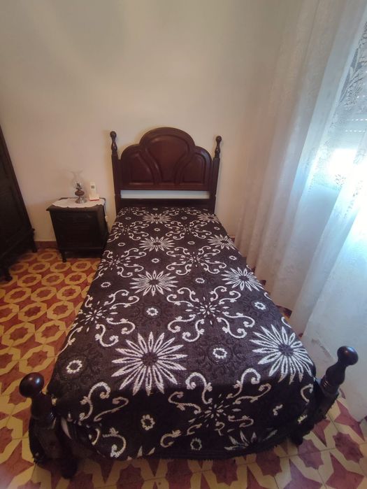 Mobília de quarto em mogno -  4 peças