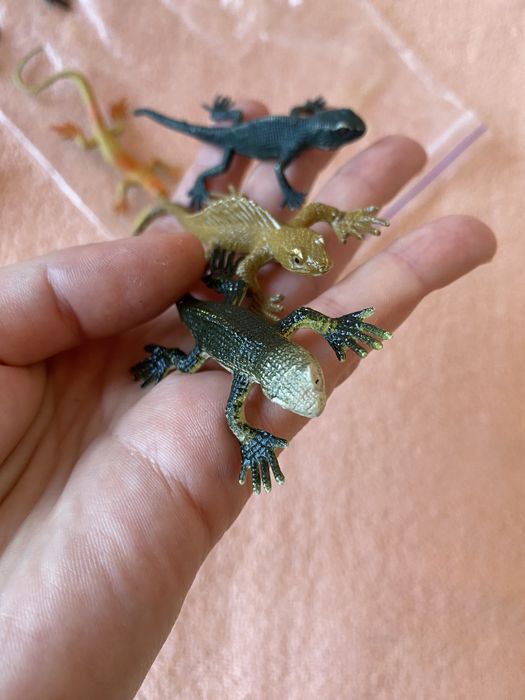 Набір іграшкових ящірок