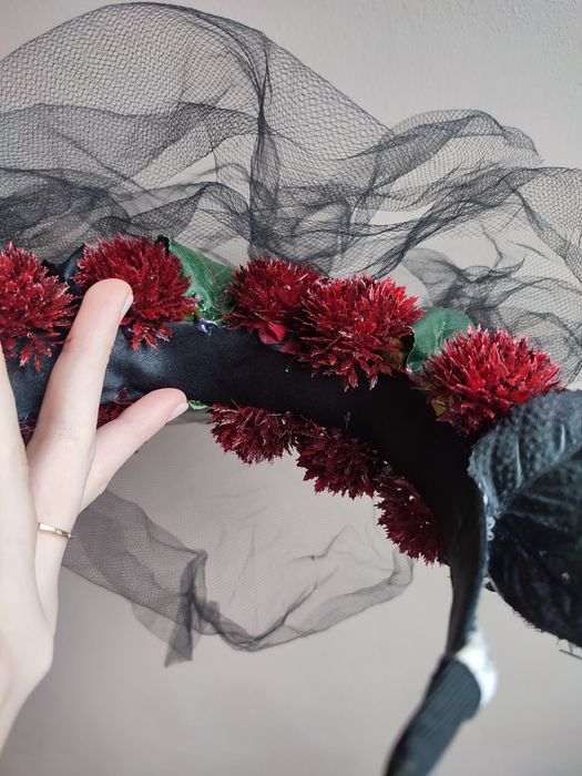 Wianek na opasce handmade gotycki czarne czerwone róże