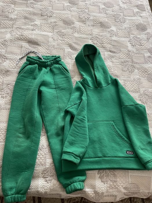 Костюм на флисе спортивный на девочку.Рост 128