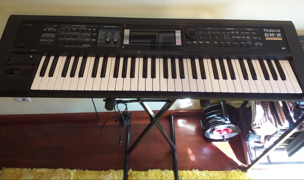 Órgão Roland práticamente novo