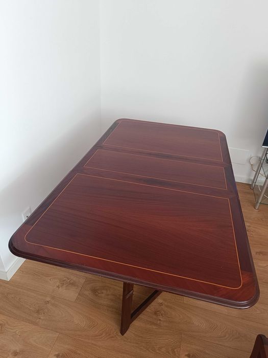 Mesa de Jantar + 2 Cadeiras