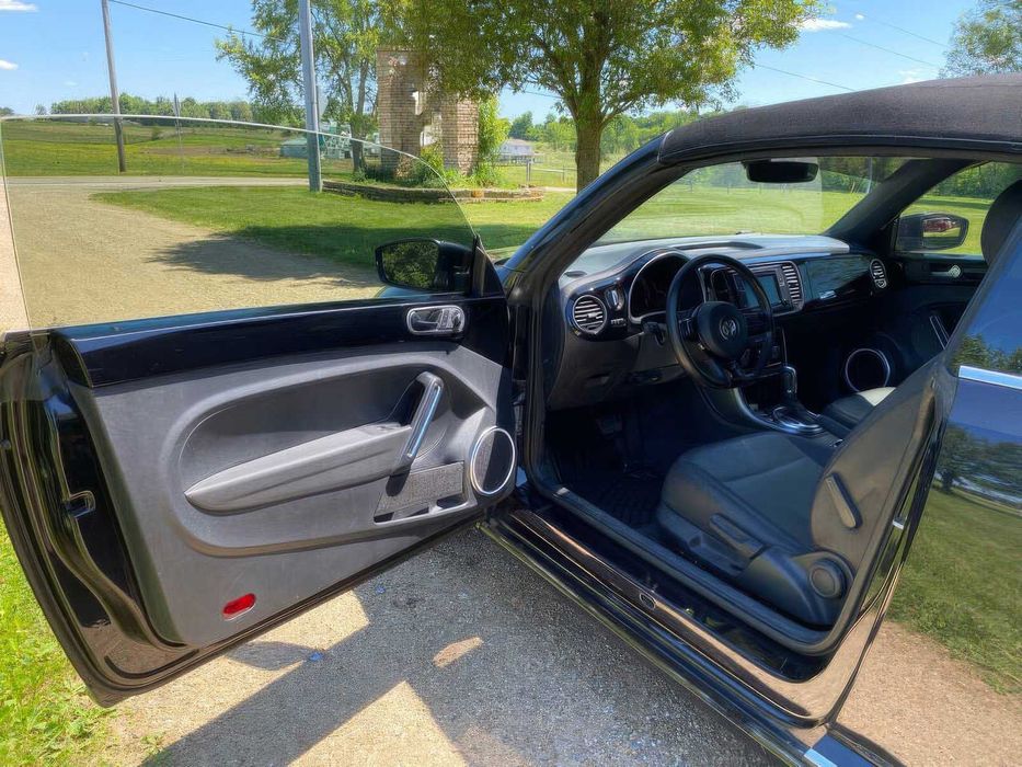 Volkswagen Beetle Convertible SE      2017