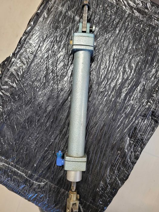 Siłownik Pneumatyczny Okrągły Cylinder Festo DSW-32-40