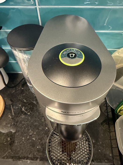 Máquina café Nespresso Vertuo Plus