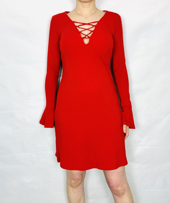 Czerwona sukienka z wiązanym dekoltem S 36