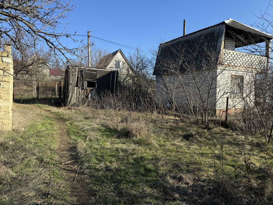 Продам дачу - ділянку з недобудовою , недорого з металевим вагончиком