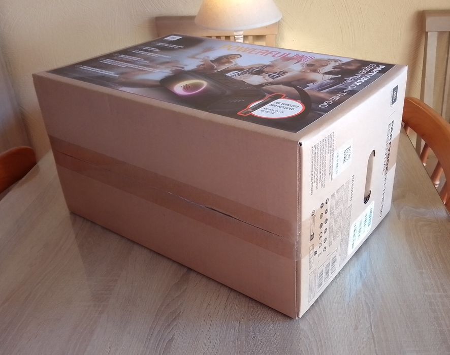 Coluna JBL PartyBox On-The-Go Essential, em estado novo