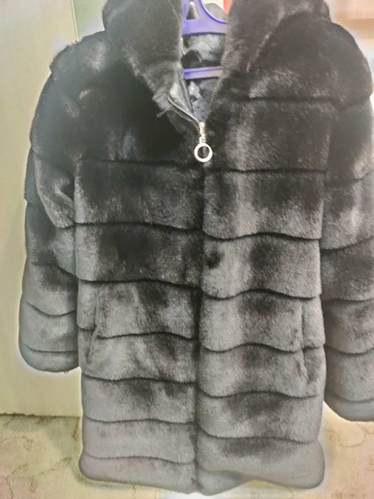 Жіноча шуба з штучного хутра (шиншилла)