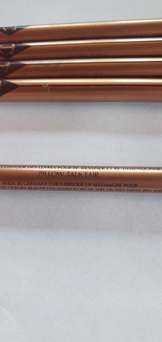 Charlotte tilbury konturówka do ust