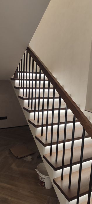 Сходи, каркас з металу