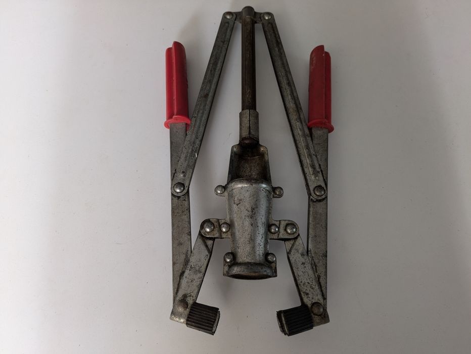 Acessório para rolhas de cortiça (engarrafamento)