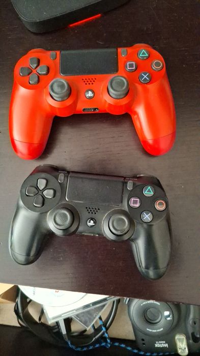 Playstation 4 com 2 comandos