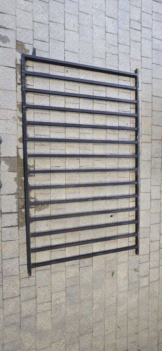 Секції металевої огорожі