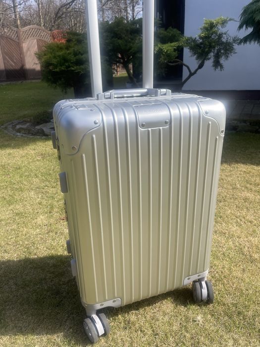 Aluminiowa walizka  20 . Kabinówka .