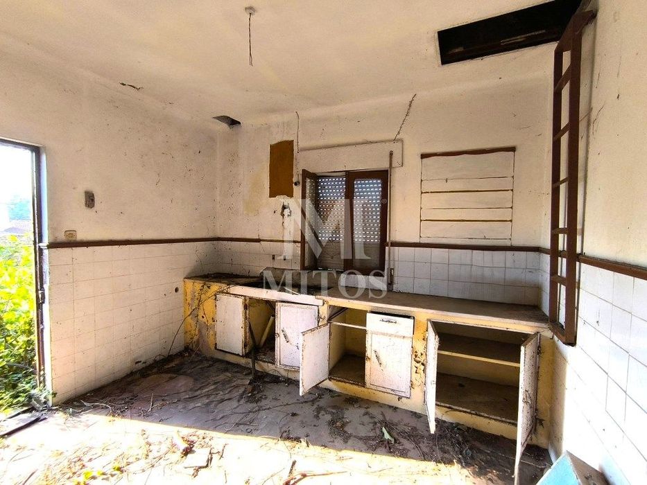 Moradia térrea para restaurar em zona privilegiada de Barroselas